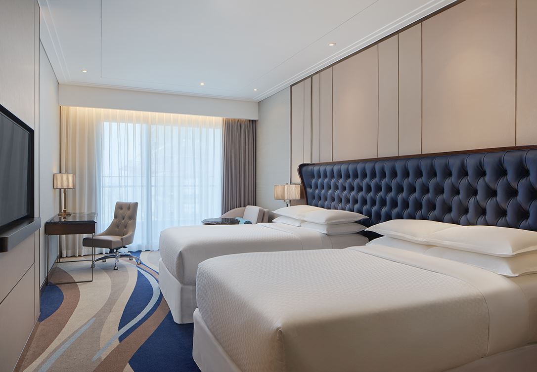 Deluxe Twin with Partial Ocean View