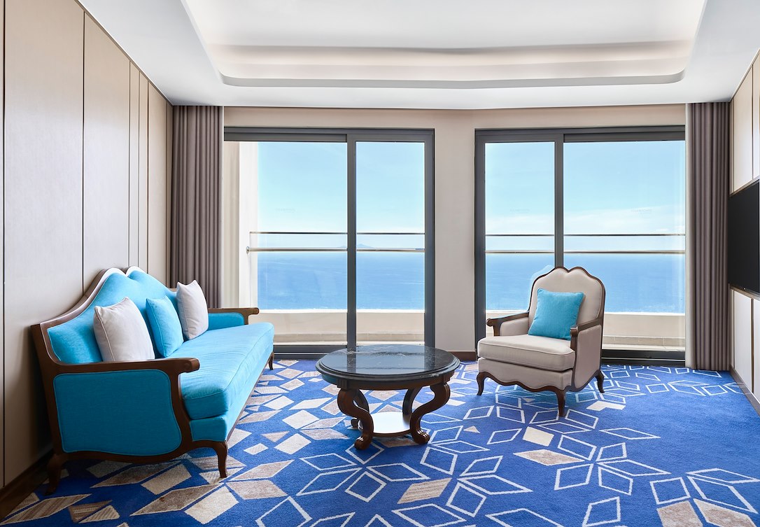 dadfp-panoramic-corner-suite-ocean.jpg